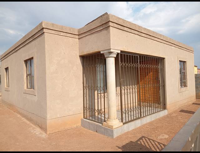 4 BEDROOM HOUSE FOR SALE IN LAKESIDE